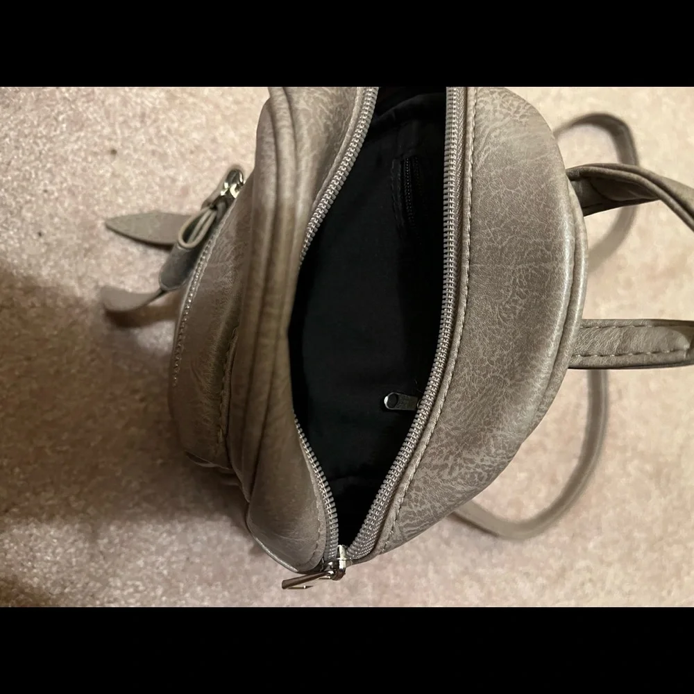Mini backpack 🎒 - Picture 3 of 6